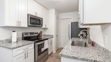 Refrigerador, cafetera/tetera