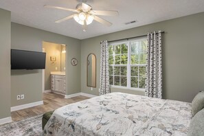 3 bedrooms, iron/ironing board, WiFi, bed sheets