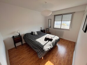 4 chambres, fer et planche à repasser, Wi-Fi, draps fournis