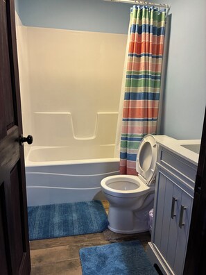Towels, toilet paper - Visit this rustic cabin snuggled deep in the heart of the Shawnee Forest (Eddyville)