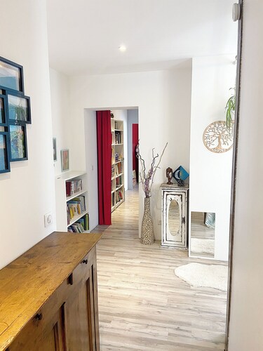 The Family House, spacious with outdoor area, children's play area, wifi and parking.