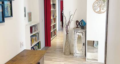 The Family House, spacious with outdoor area, children's play area, wifi and parking.