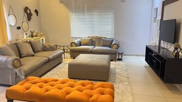 Apartment, 3 Bedrooms, Accessible, Smoking | Living room