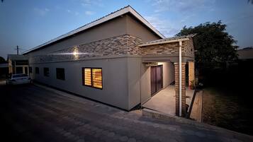 Apartment, 3 Bedrooms, Accessible, Smoking | Parking | Limited parking