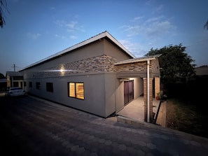 Appartement, 3 slaapkamers, toegankelijk voor mindervaliden, roken | Parkeren | Een beperkt aantal parkeerplaatsen