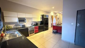 Apartment, 3 Bedrooms, Accessible, Smoking | Interior