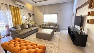 Huoneisto, 3 makuuhuonetta, esteetön, tupakointi sallittu | Olohuone