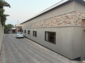 Apartment, 3 Bedrooms, Accessible, Smoking | Exterior