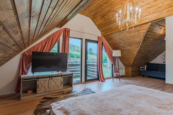 5 bedrooms, iron/ironing board, Internet, bed sheets