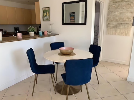 Amazing Apartment in Coral Way | Dining