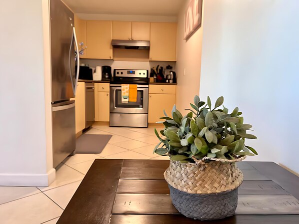 Apartment, 2 Schlafzimmer, Balkon | Eigene Küche | Großer Kühlschrank, Mikrowelle, Wasserkocher mit Kaffee-/Teezubehör