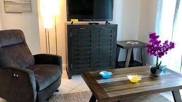 Apartment, 2 Schlafzimmer, Balkon | Wohnbereich