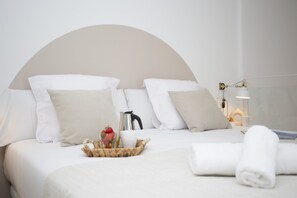 1 habitación, tabla de planchar con plancha y cuna de viaje