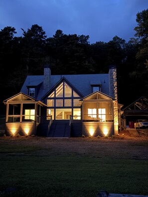 المنشأة من الخارج