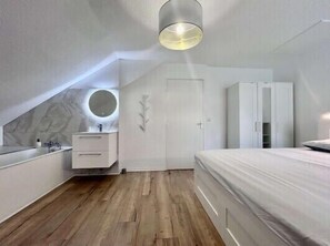 3 chambres, fer et planche à repasser, Wi-Fi