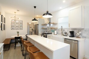 Mikroaaltouuni, uuni, liesi, astianpesukone