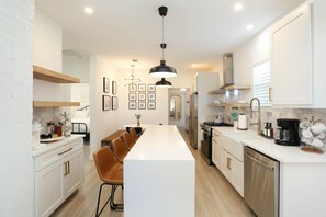 Micro-ondes, four, plaque de cuisson, lave-vaisselle