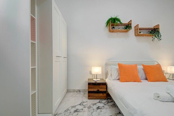 1 chambre, bureau, fer et planche à repasser, Wi-Fi