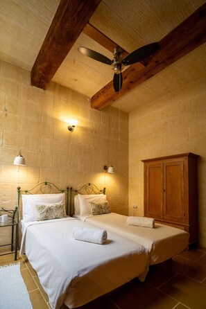 2 sovrum, skrivbord, strykjärn/strykbräda och wi-fi