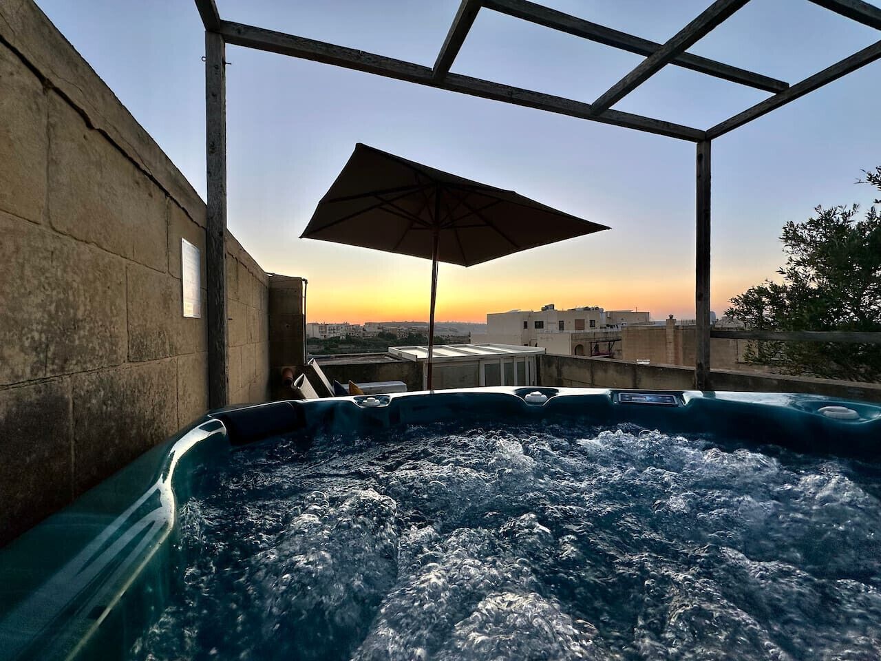 Outdoor spa tub