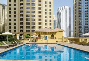 Pool - Upgraded & Spacious Studio l Close to Beach in JBR (Jumeirah Beach Residence)