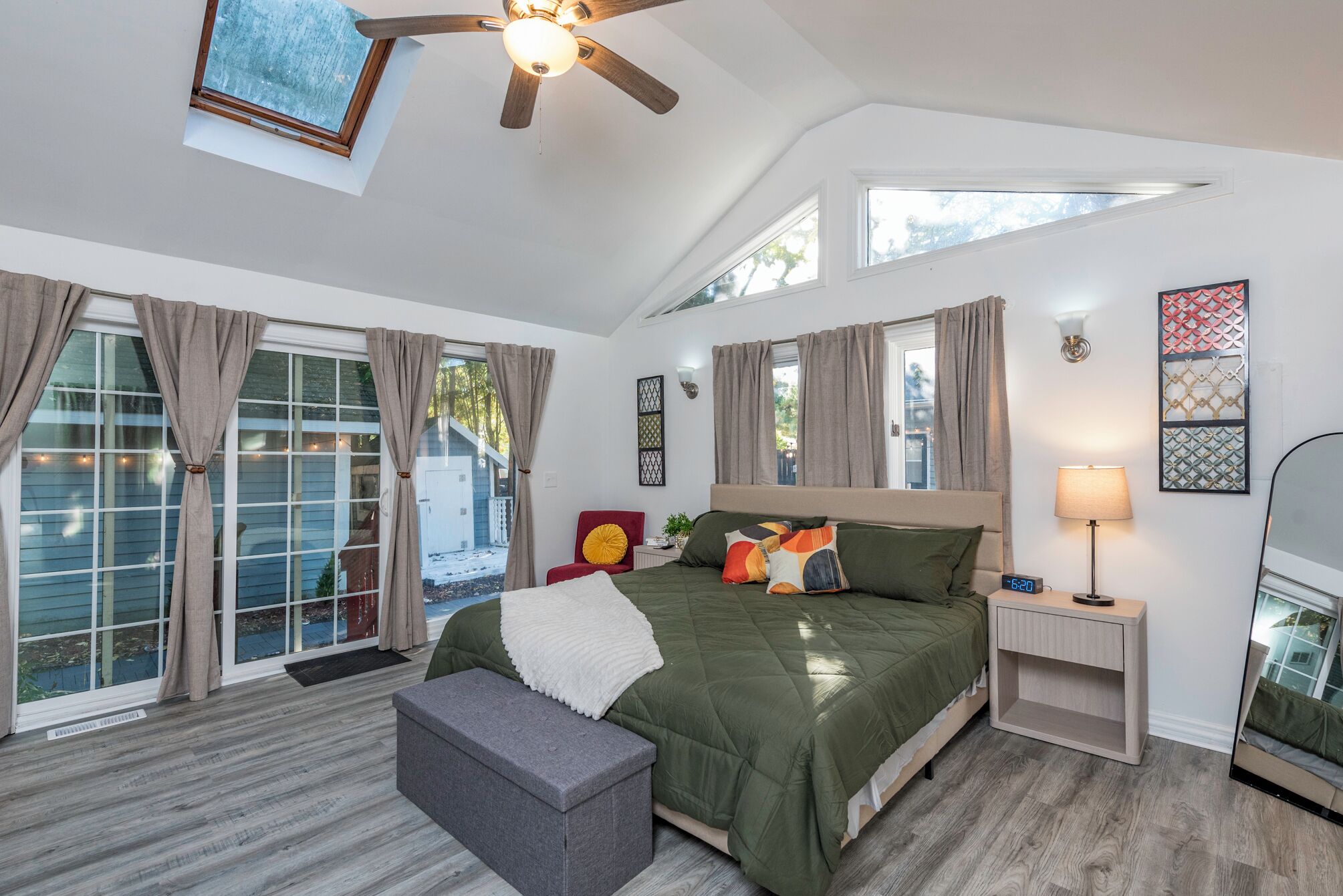 3 makuuhuonetta, silitysrauta/-lauta, ilmainen Wi-Fi, vuodevaatteet