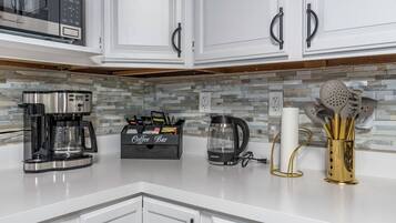 Microondas, horno y parrilla de estufa