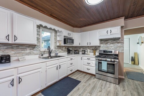 Cottingham Cottage – Peaceful Family Retreat Near Great Lakes Naval Base