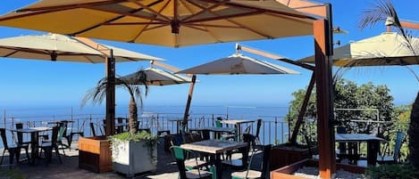 Apartment | Outdoor dining