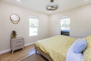 4 عدّة غرف نوم ومكواة/لوح كي وواي فاي وملاءات أسرّة