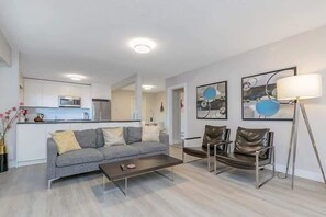 TV, fireplace, DVD player, books