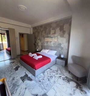 3 slaapkamers, een strijkplank/strijkijzer, gratis wifi, beddengoed