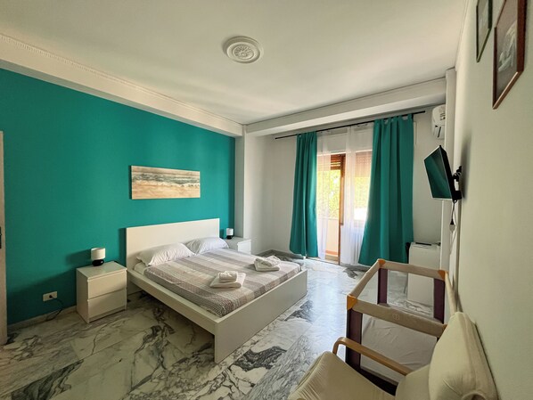 3 habitaciones, tabla de planchar con plancha, internet y ropa de cama 