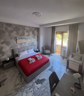 3 slaapkamers, een strijkplank/strijkijzer, gratis wifi, beddengoed