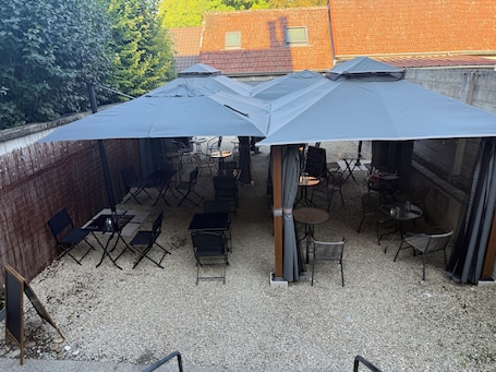 Triple Room, Garden View | Terrace/patio. Hôtel Restaurant Le Pont de l'Aube