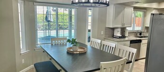 3BR/3BA, Pool, Daybed, Outdoor BA/Shower & Netflix