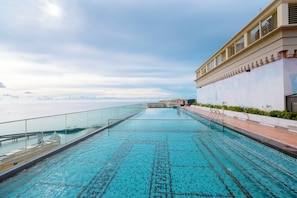 3 outdoor pools