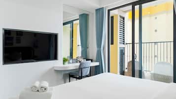 Economy Studio, Balcony | Hypo-allergenic bedding, memory-foam beds, minibar