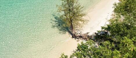 Nära stranden, vit sandstrand och transport till/från stranden