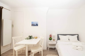 1 chambre, fer et planche à repasser, Wi-Fi, draps fournis