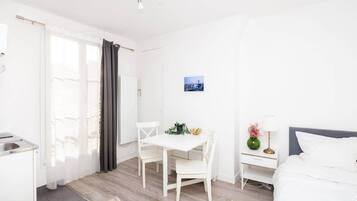 Iron/ironing board, WiFi, bed sheets