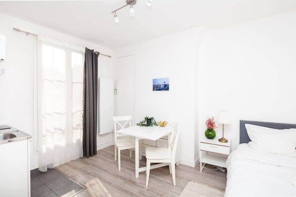 1 chambre, fer et planche à repasser, Wi-Fi, draps fournis