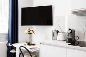 微波炉、炉灶、洗碗机、厨具/餐具