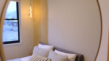 Iron/ironing board, internet, bed sheets