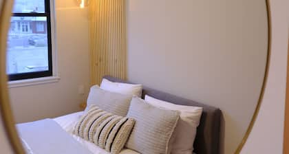 Luxury condo w/ mountain view, close to downtown!