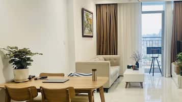 Smart TV, table tennis