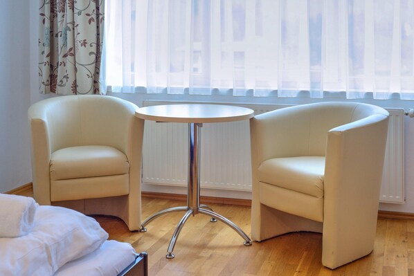 Apartment | 3 bedrooms, individually furnished, bed sheets