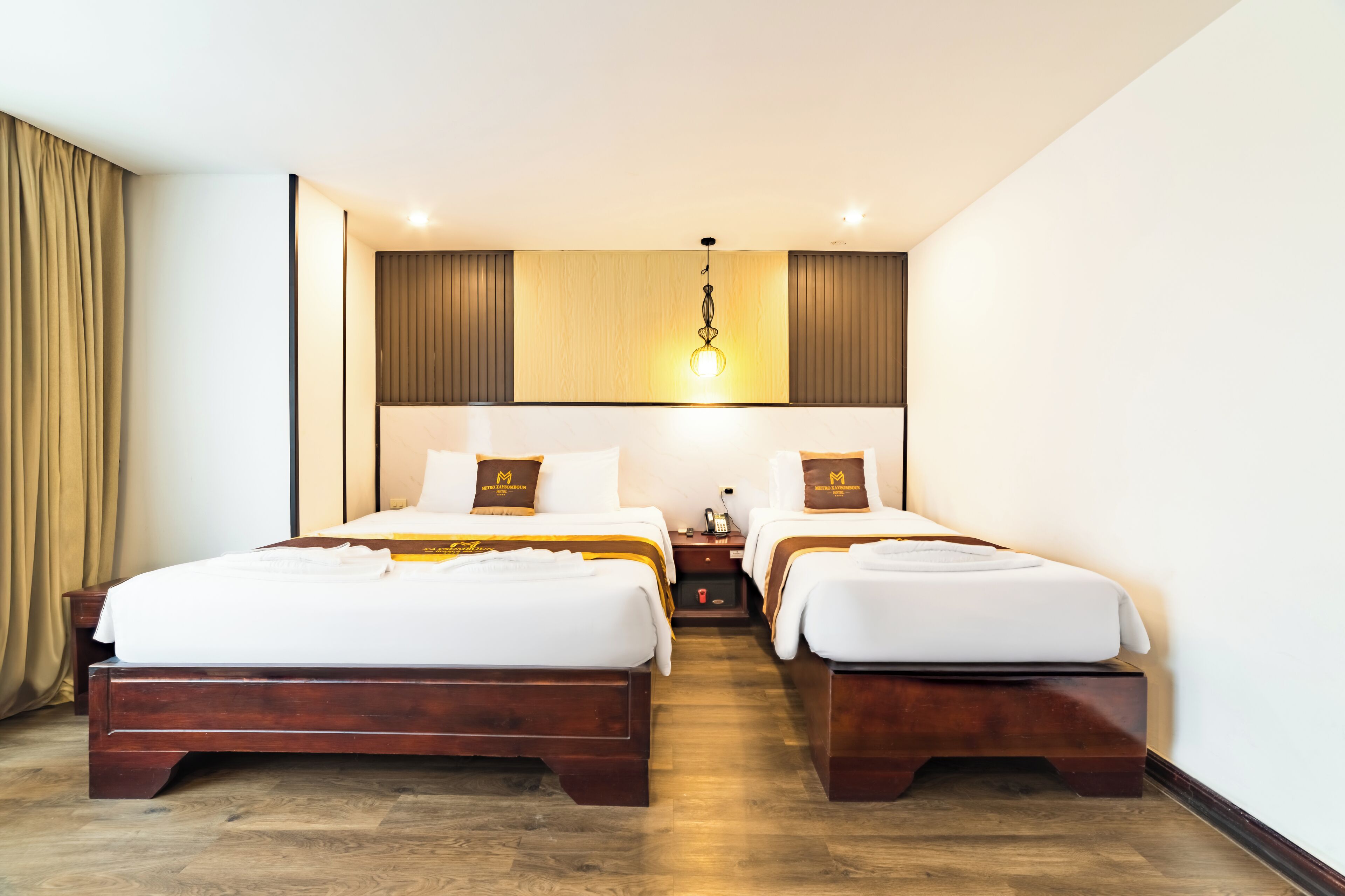 Superior Family Room | Desk, free WiFi