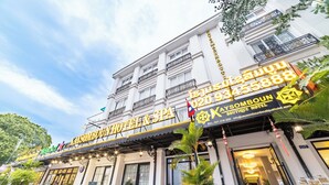 A hotel with a prominent sign, a well-maintained facade, and a visible entrance. - Xaysomboun Hotel  (Vientiane)