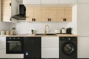 Apartment | Eigene Küche | Kühlschrank, Mikrowelle, Ofen, Herdplatte